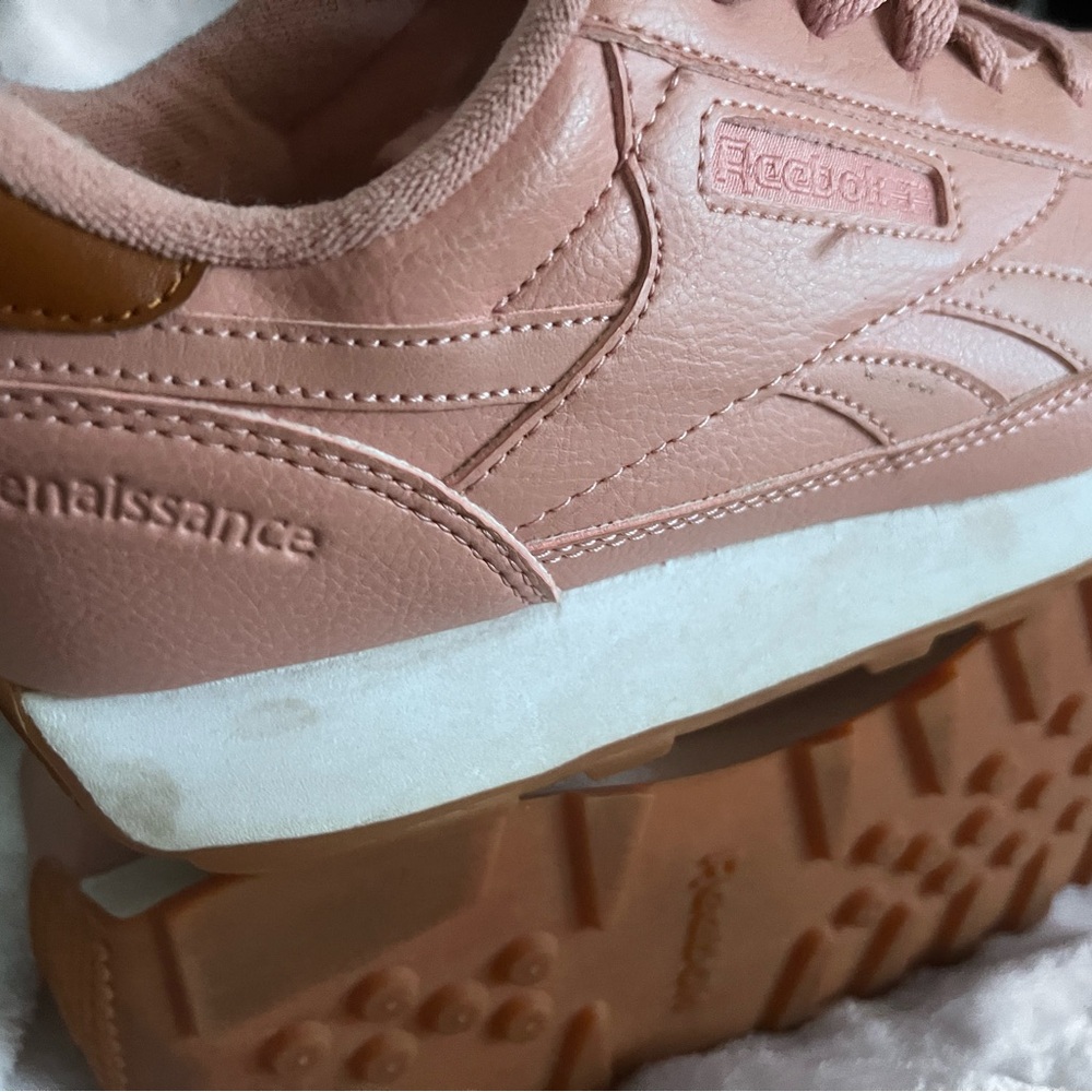 Reebok - Picture 3 of 4